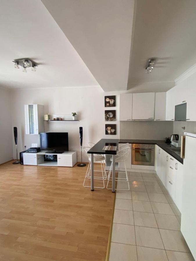 Aqua Blue Apartment Pestani Luaran gambar